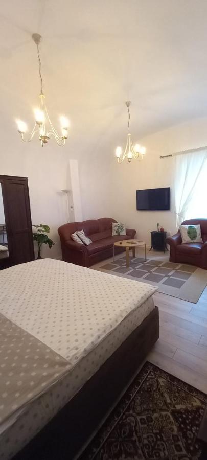 Luna Oradea Luaran gambar
