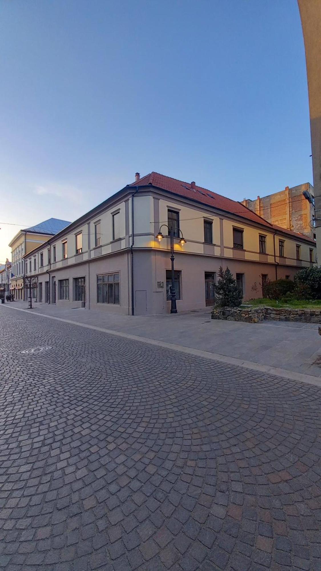 Luna Oradea Luaran gambar
